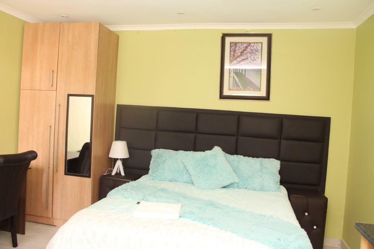 Dreams Oakdale Guest house *