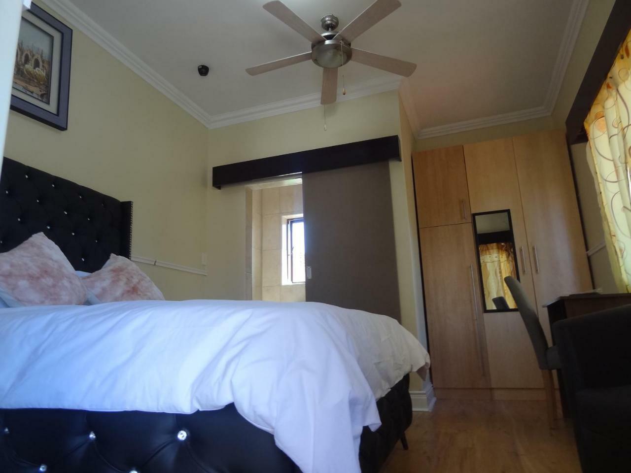 Dreams Oakdale Guest house